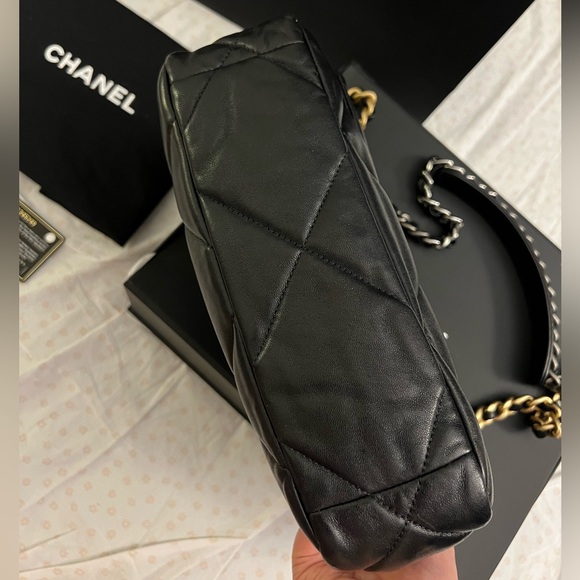 Used Chanel 19 Handbag - Black - Picture 7 of 10